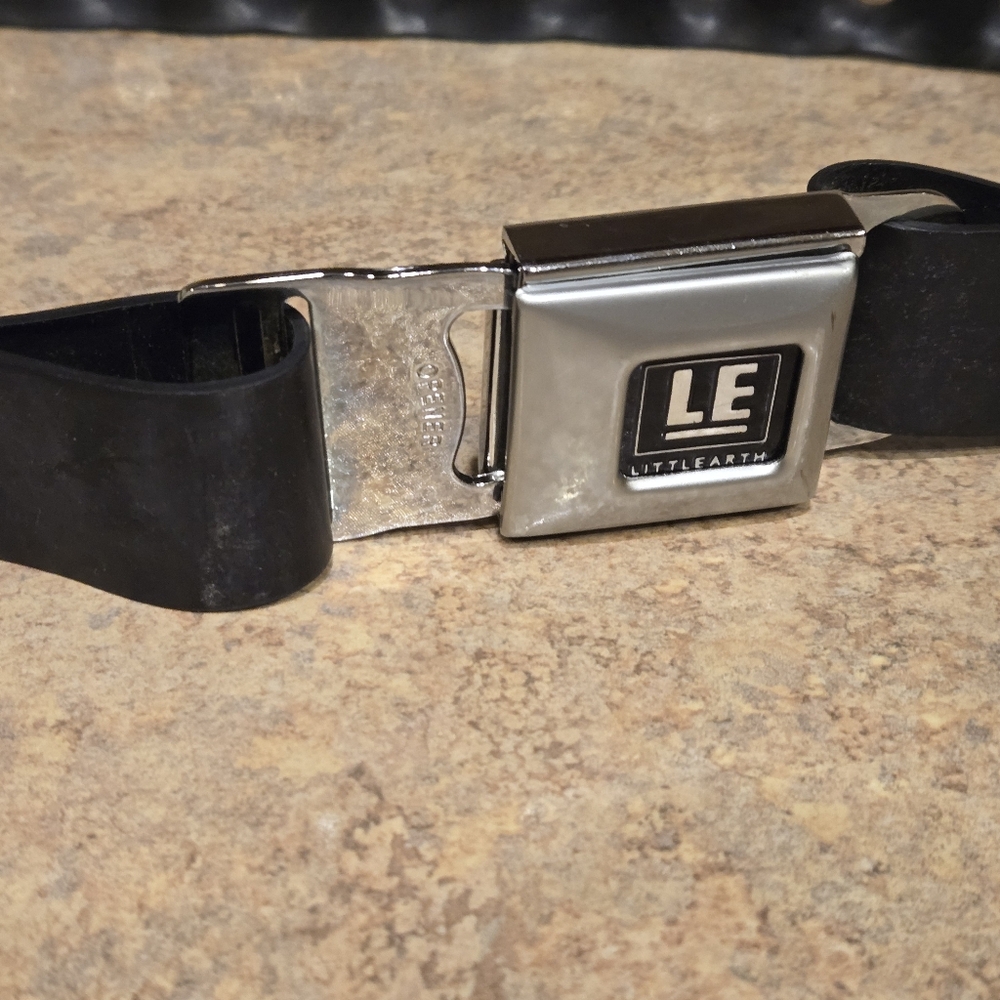 Vintage 90s Little Earth Beer Brands Hammered Caps Belt View 6